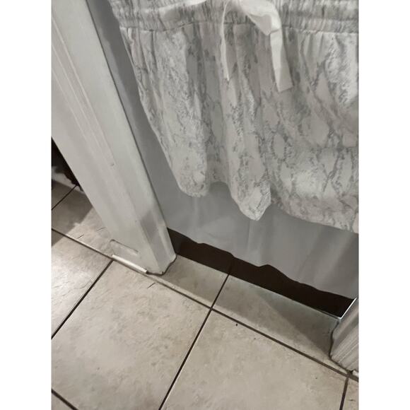 NWT Daily Ritual White & Light Gray Snake Skin Pattern Soft Romper Sz Xxl - Picture 3 of 8